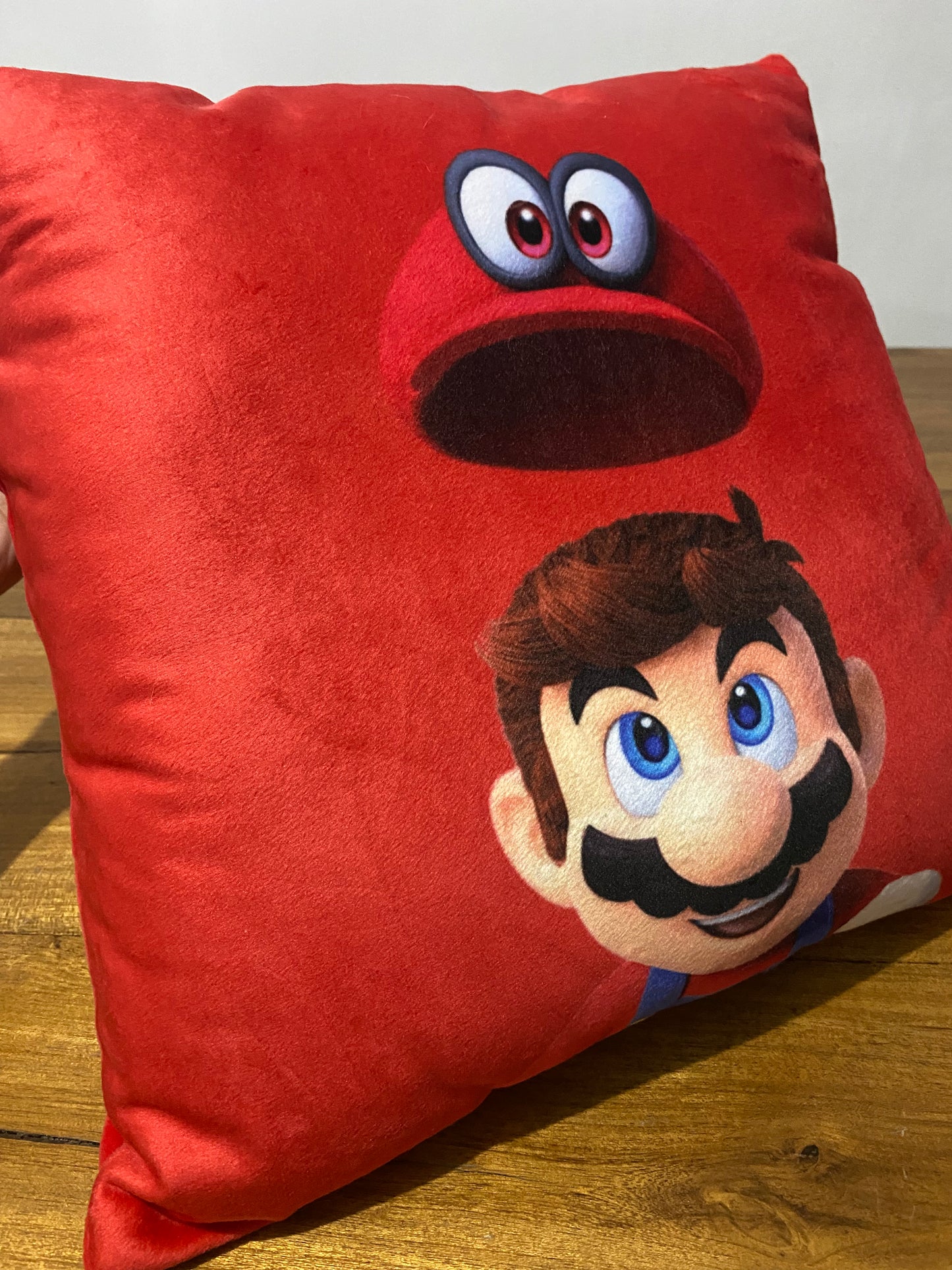 ALMOHADA MARIO BROS: MARIO CON CAPPY
